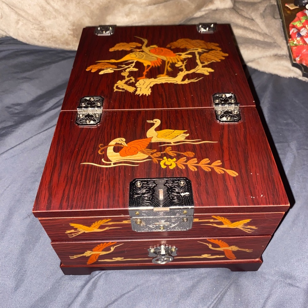 Jewelry box